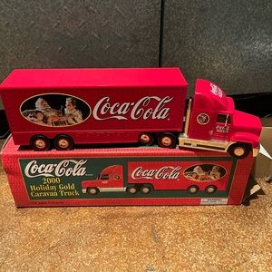 Coca-Cola collectible 2000 Holiday Gold Caravan Truck